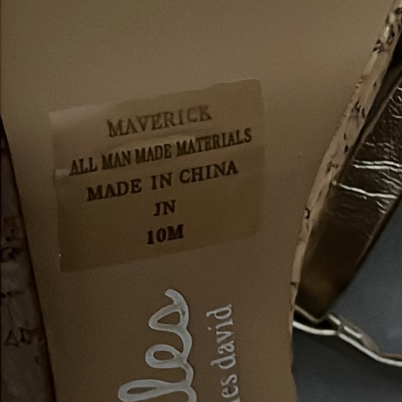 Charles David Maverick gold platform t strap sandals heels Sz 10 - Picture 11 of 11